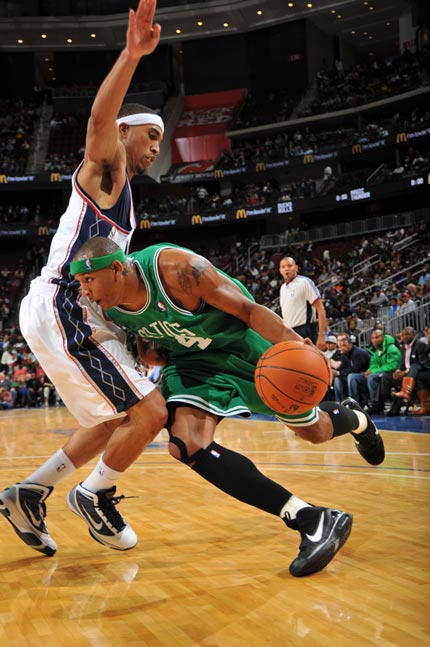 德罗巴连续七场比赛得分超过领先优势明显，篮网不断突破！(德罗巴对抗集锦)JIUYOU SPORTS