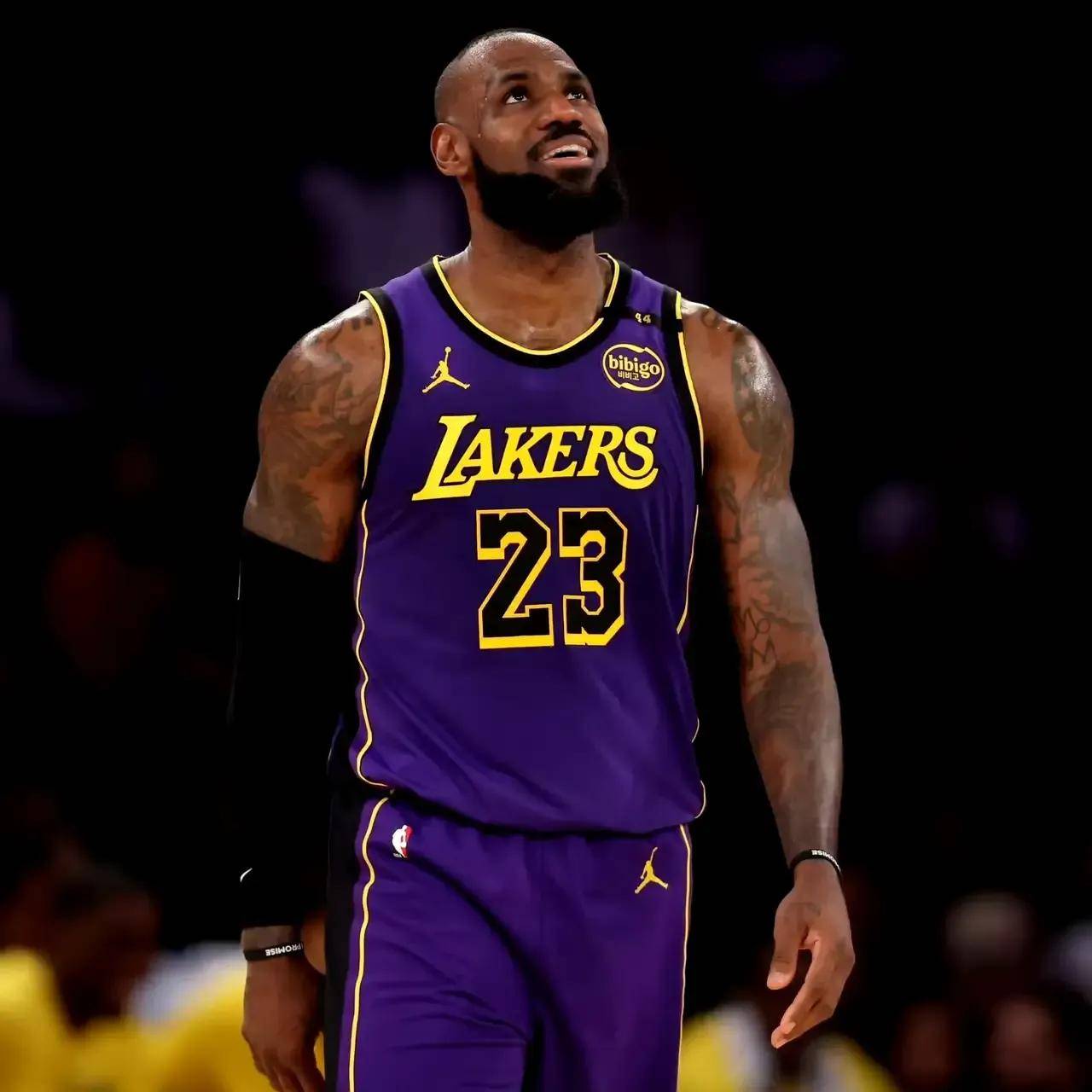  詹姆斯重要时刻重返赛场，DWG带队取胜！赢得满堂喝彩九游体育APP下载