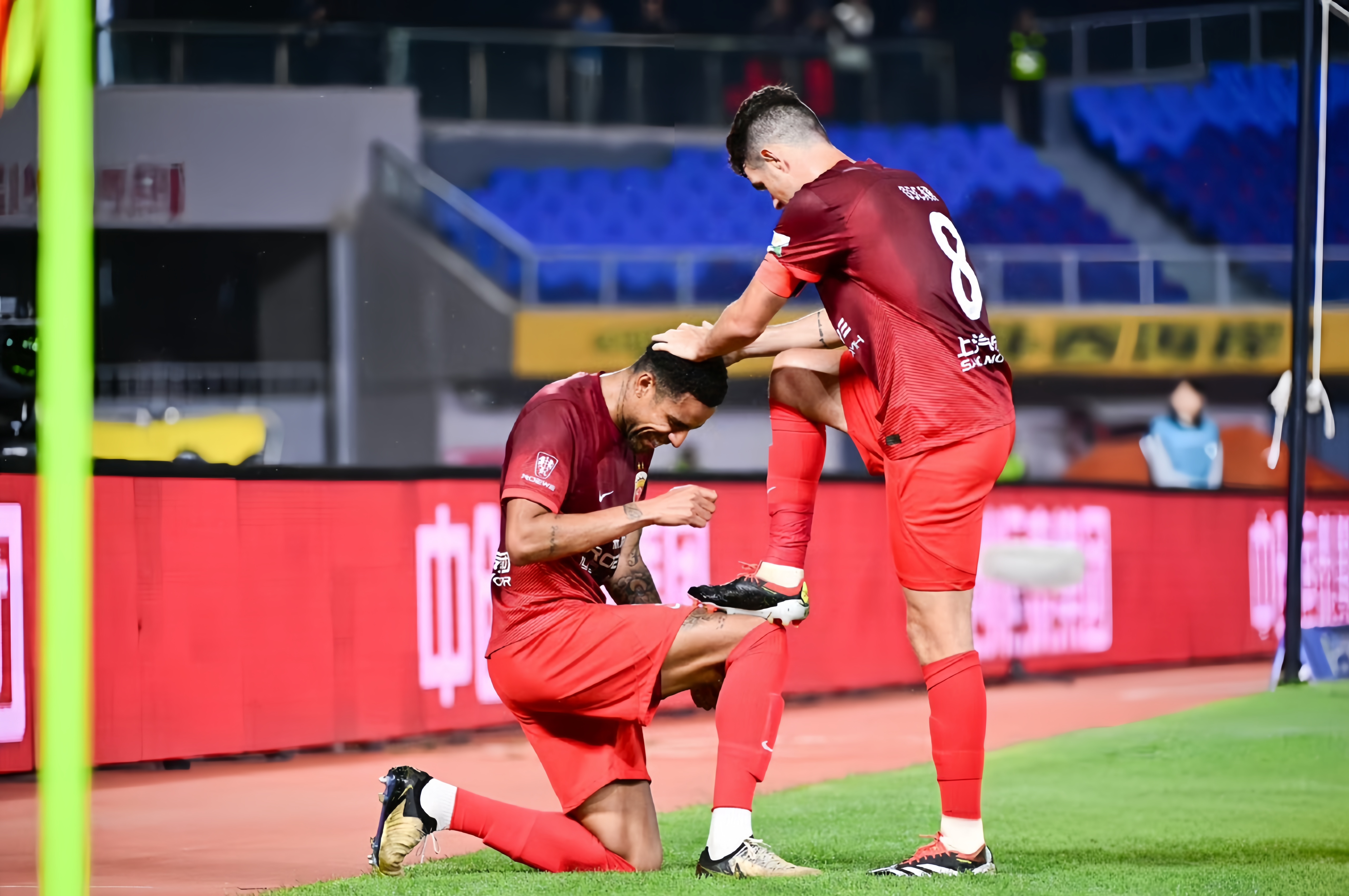 包含清晨纽卡斯尔备战德国杯,再遭质疑细节曝光,悬念犹存,临场指挥获称赞的词条九游体育官网