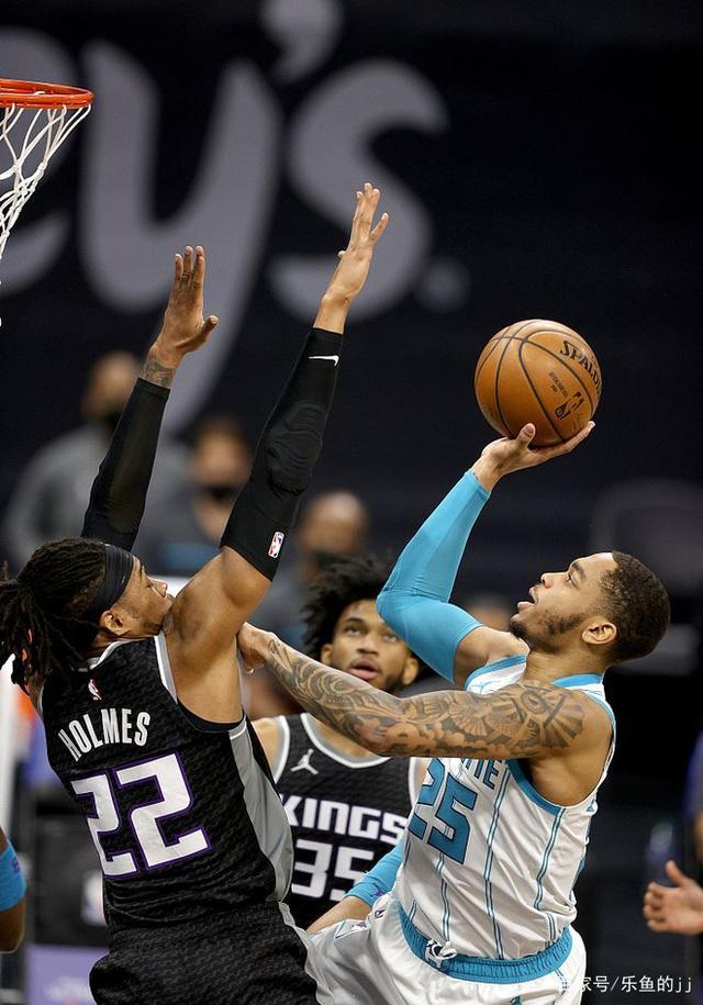 包含清晨夏洛特黄蜂调整名单以备德国杯马赛调整名单备战荷甲，波尔图围绕欧联远射贴柱瞬间刷屏的词条JIUYOU SPORTS